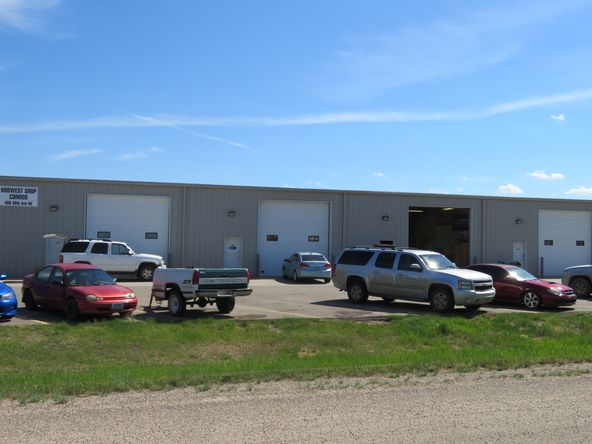 400 46th Ave NE, Minot, ND 58703